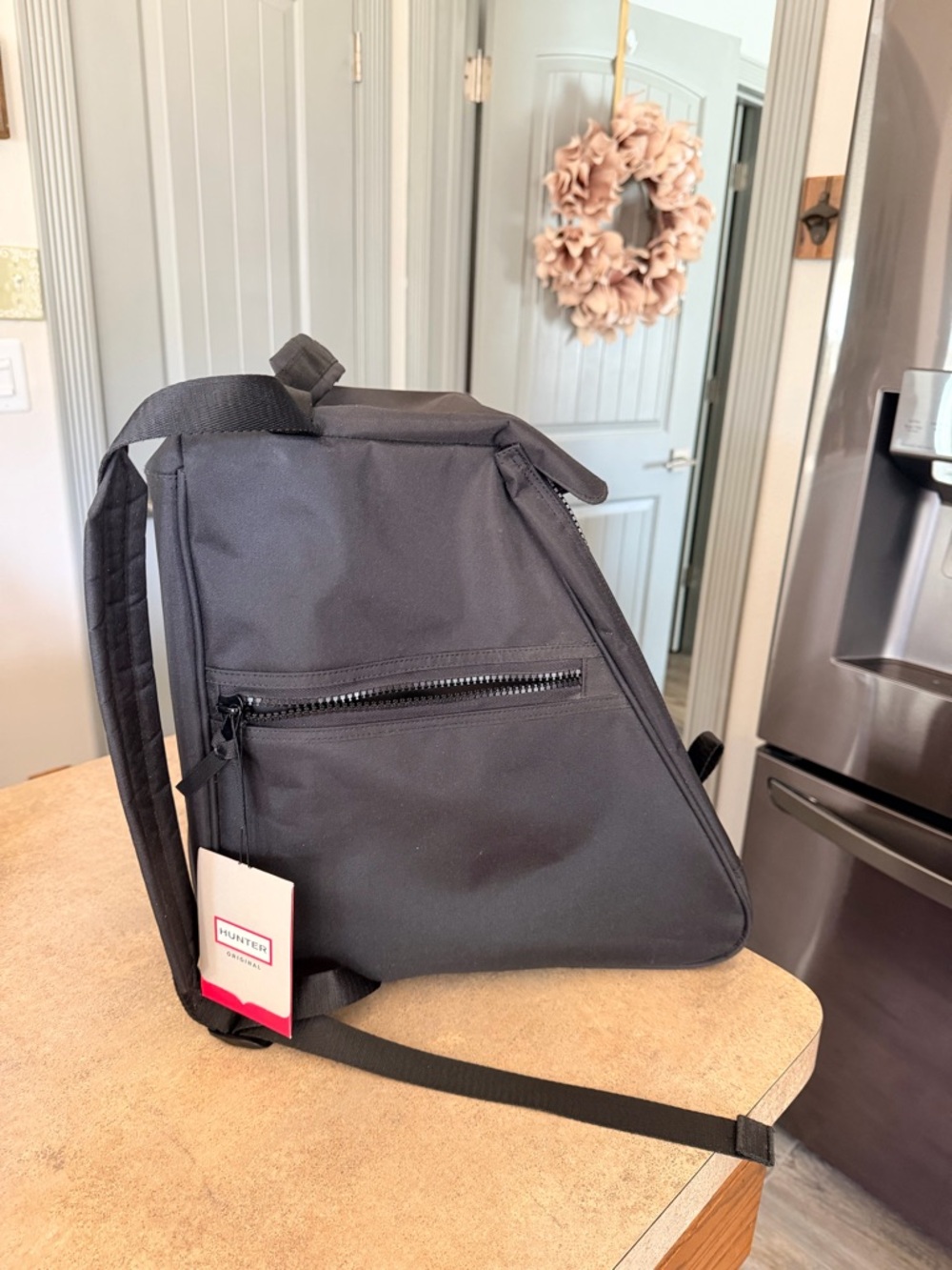 Hunter Black Single-Strap Sling Backpack with Logo Patch - Picture 3 of 6